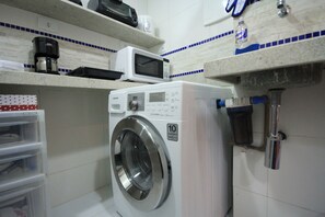 Standard Apartment, 1 Bedroom, Kitchenette | Private kitchen | Fridge, microwave, stovetop, coffee/tea maker - Alvim 1403 (Rio de Janeiro)