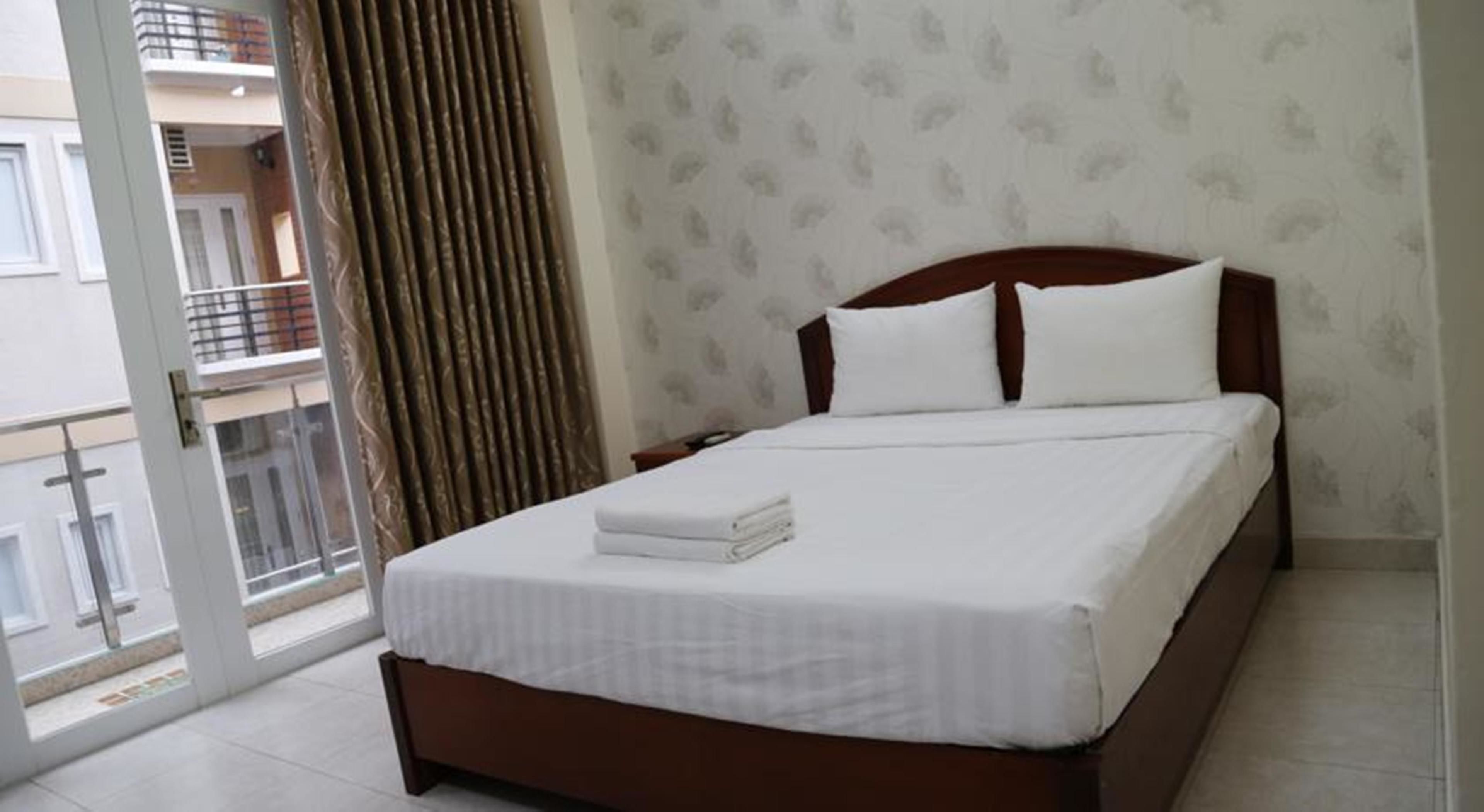 deluxe double room | minibar, desk, free wifi