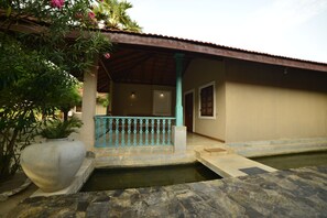 Tropical Villas | Property entrance