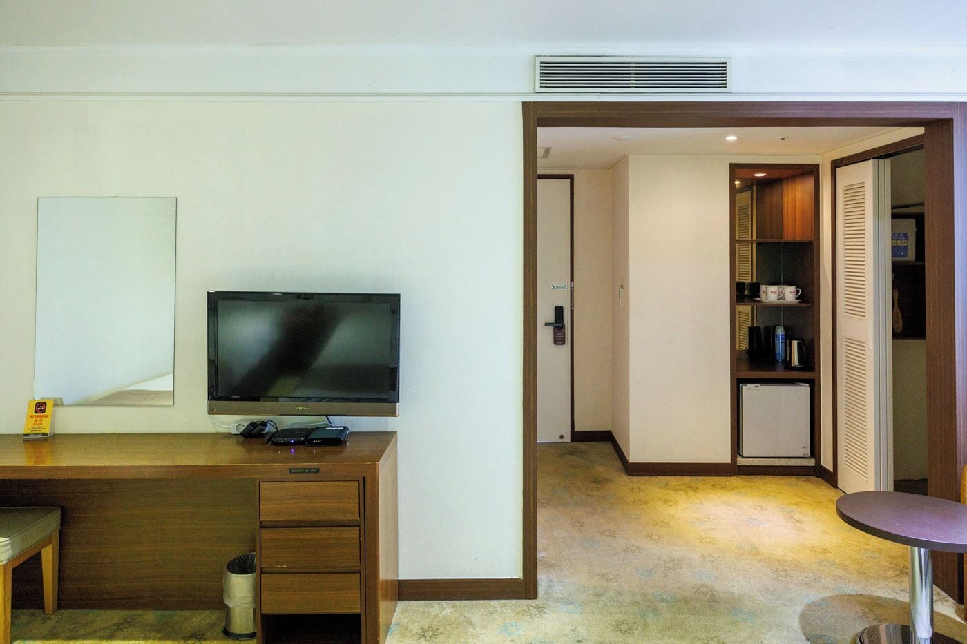 quadruple room | 1 bedroom, down duvets, in-room safe, desk