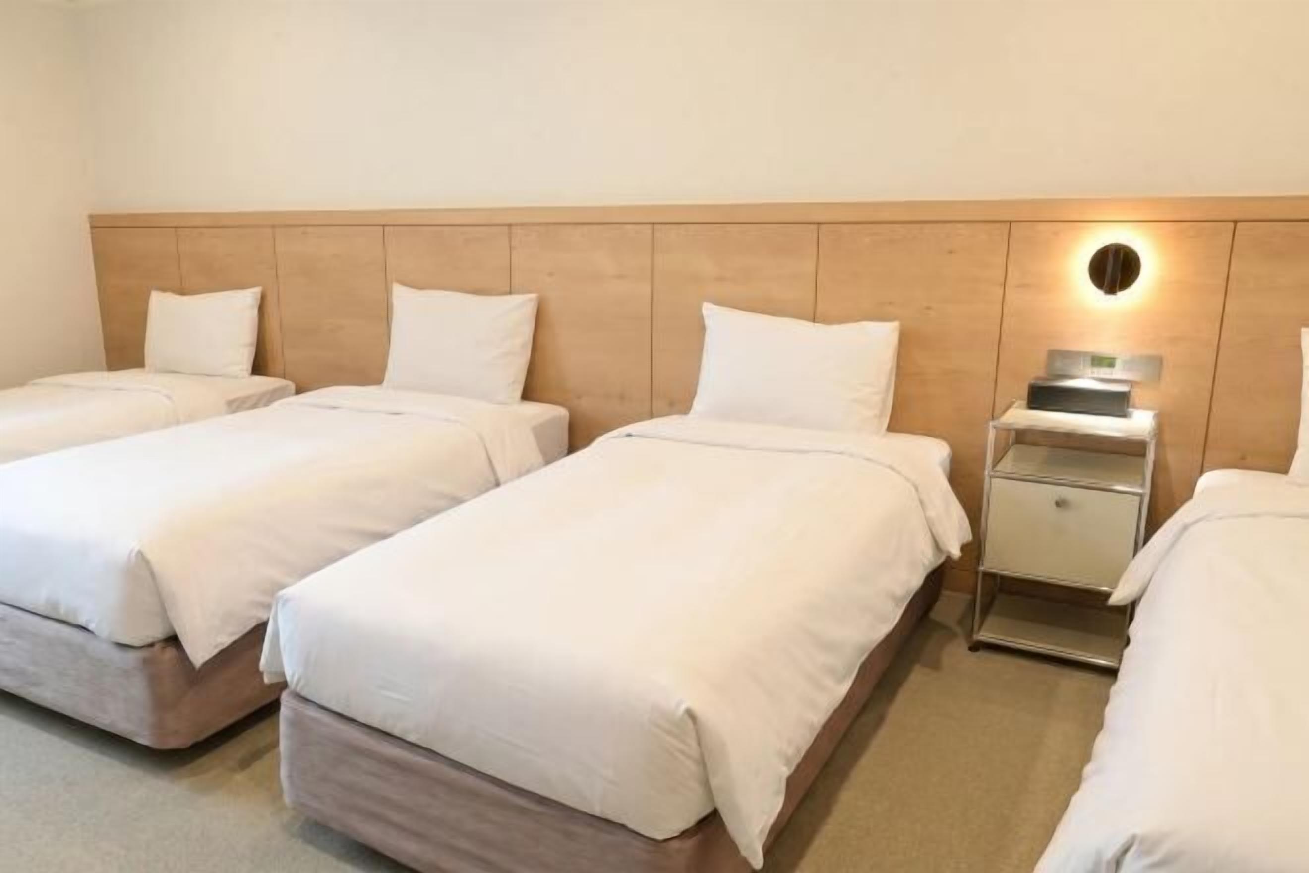 Down comforters, in-room safe, desk, blackout drapes