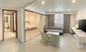 Premier Twin Room, 2 Double Beds, Pets Not Allowed, City View | Down comforters, in-room safe, desk, blackout drapes