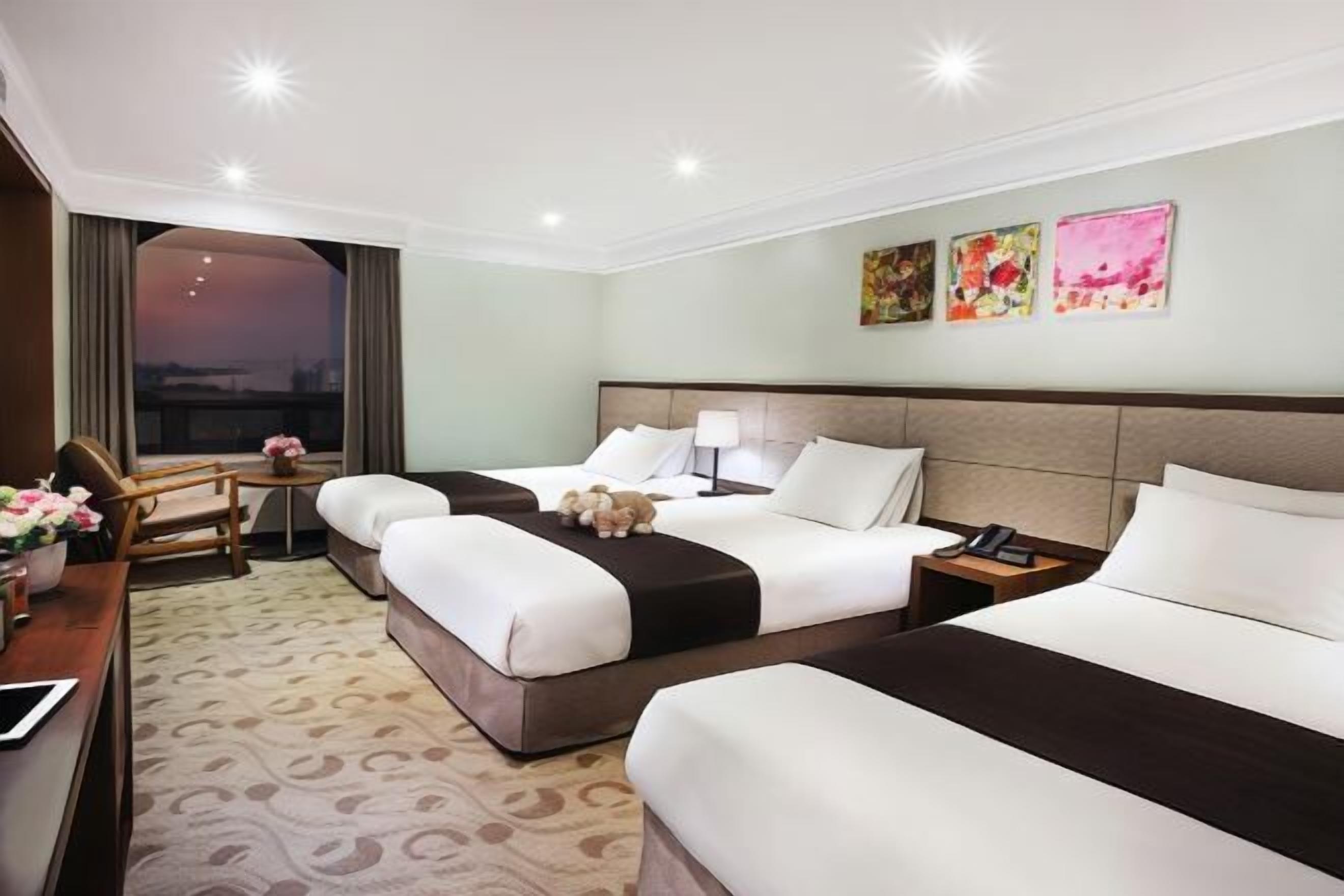 Down duvets, in-room safe, desk, blackout curtains