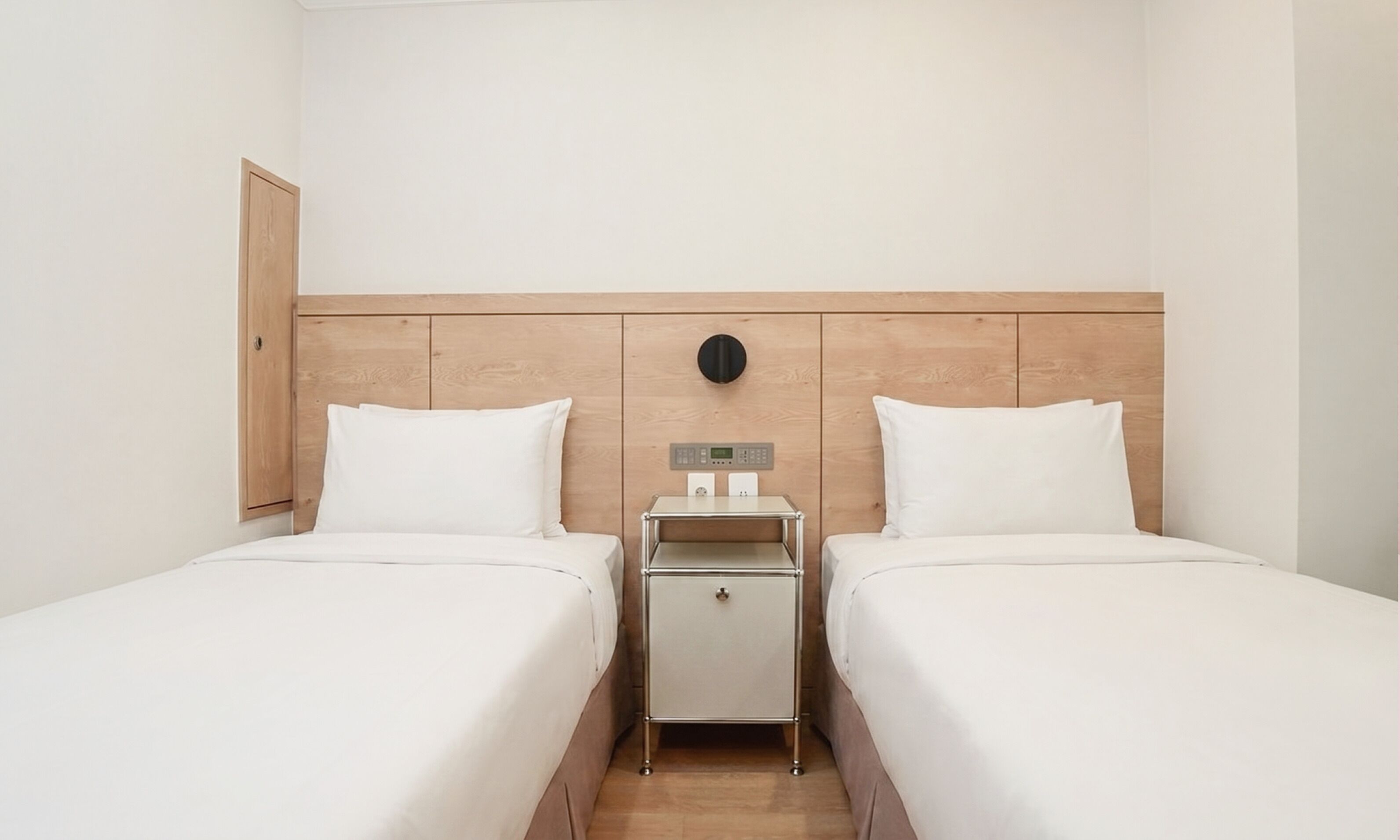 Down duvets, in-room safe, desk, blackout curtains