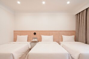 Deluxe Triple Room, 3 Single Beds, Pets not allowed, City View | Bathroom | Shower, hair dryer, slippers, towels - Staz Hotel Heritage (Jeju City)