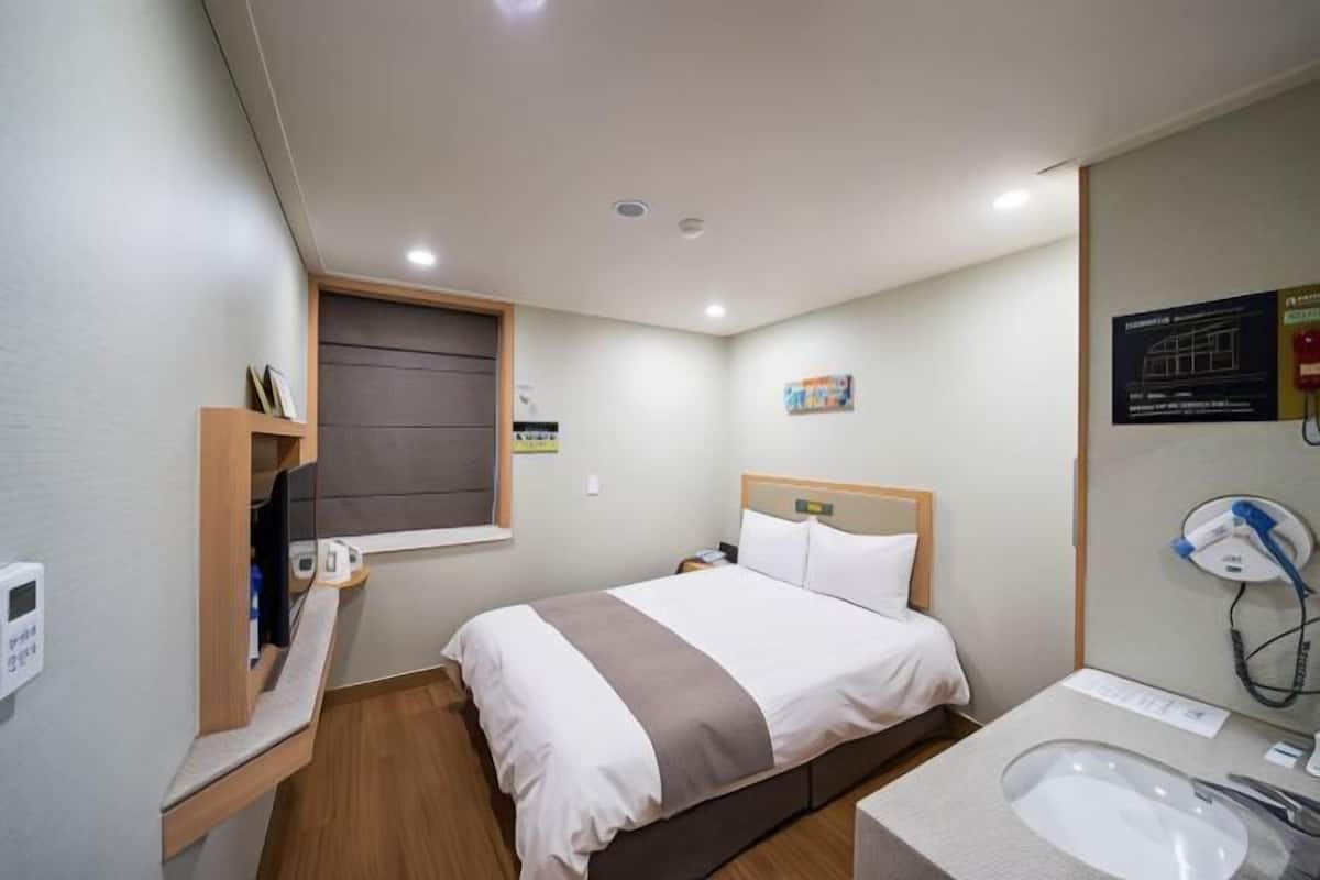 1 bedroom, down comforters, in-room safe, desk