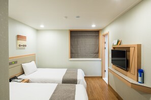 Down duvets, in-room safe, desk, blackout curtains - Staz Hotel Heritage (Jeju City)