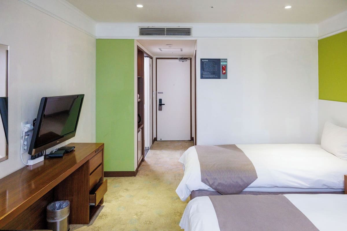 Standard Twin Room | 1 bedroom, down comforters, in-room safe, desk