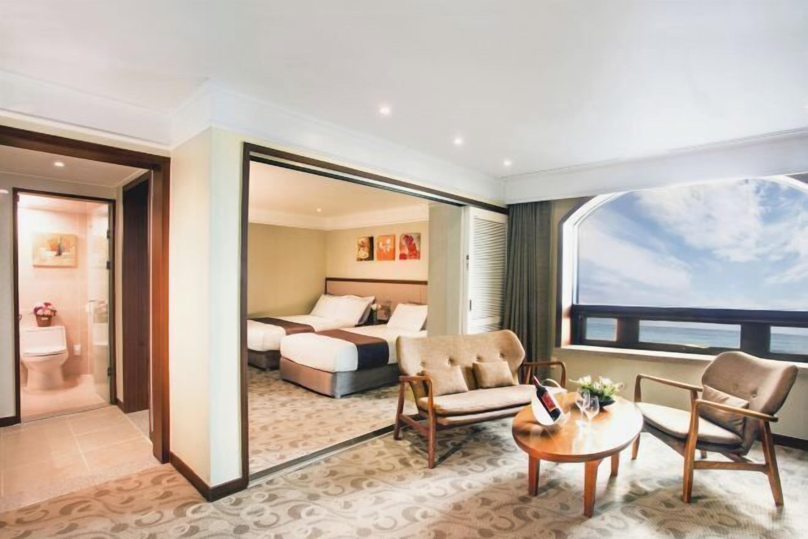 Down duvets, in-room safe, desk, blackout curtains