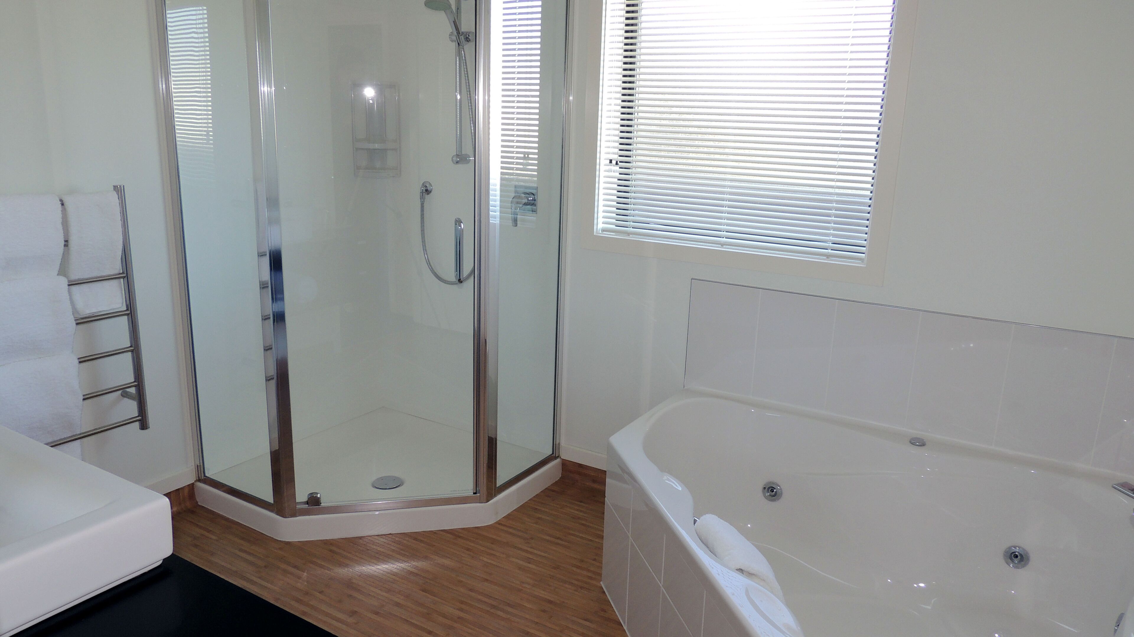 Executive Apartment, 2 Bedrooms, Garden Area | Bathroom shower