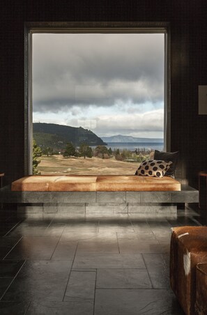 Kuumakivihierontaa, urheiluhierontaa, käsi- ja jalkahoitoja