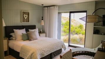 Premium bedding, minibar, in-room safe, desk