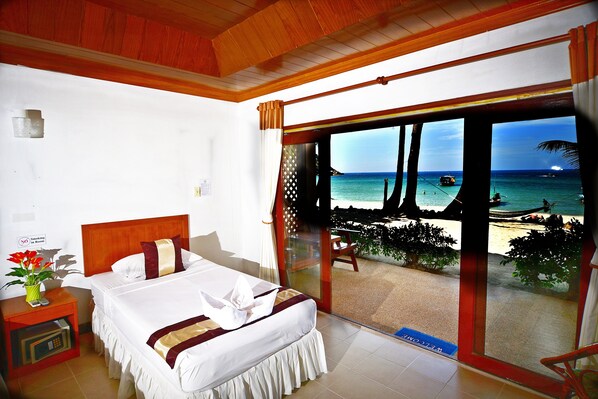 Standard Sea View Twin Beds with Fan