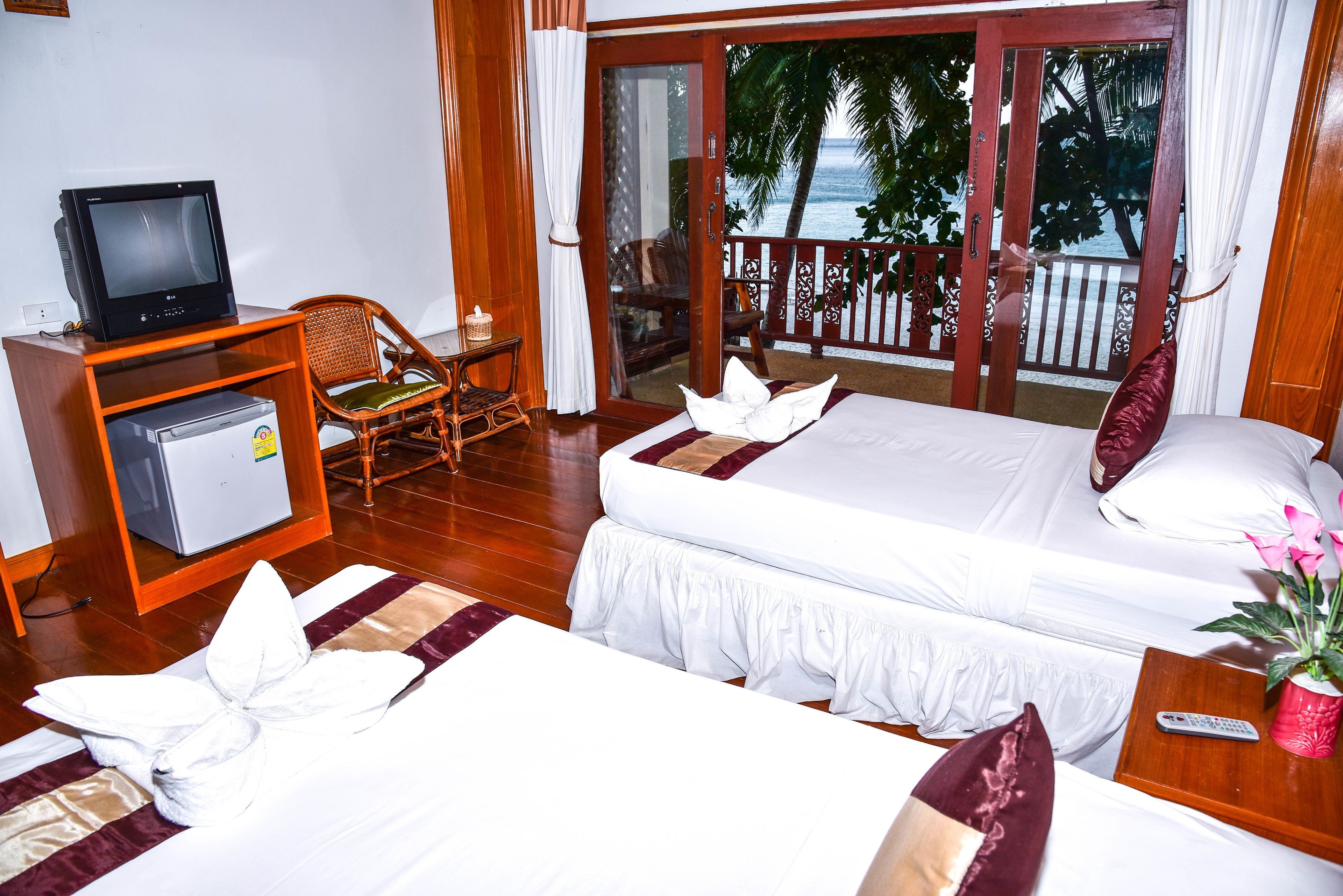 Standard Sea View Twin Beds with Fan | Desk, blackout drapes, free WiFi, bed sheets