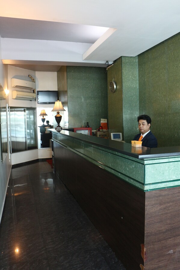 Check-in/check-out kiosk