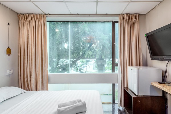 Deluxe Room | In-room safe, desk, WiFi (free)