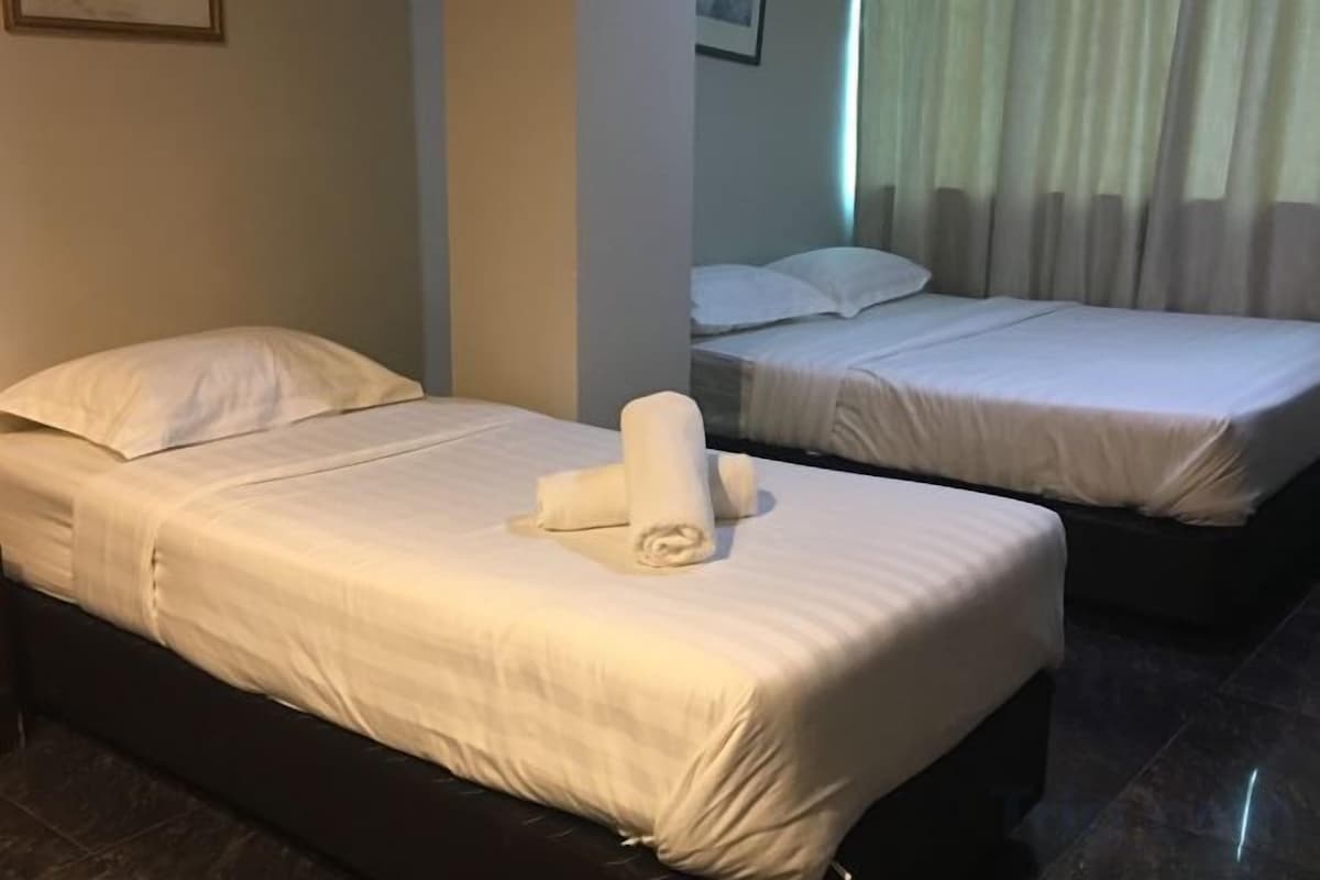 In-room safe, desk, WiFi (free)