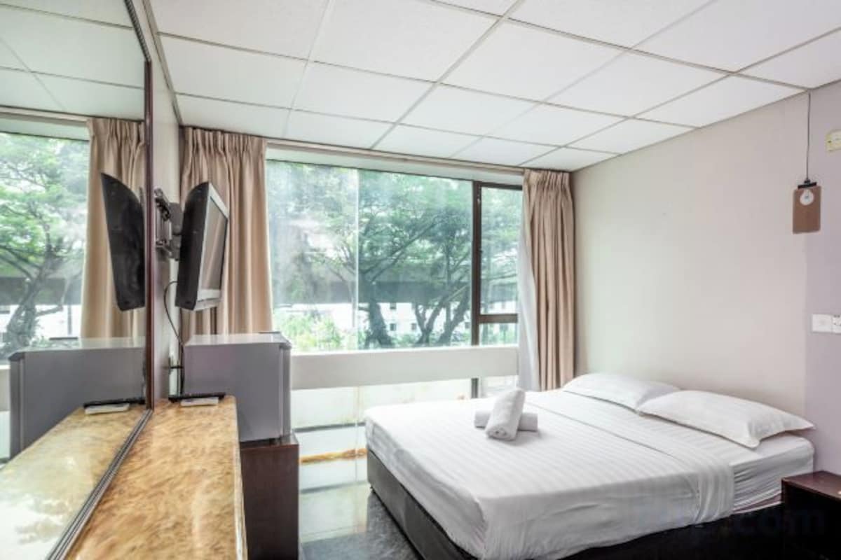 Deluxe Queen Room