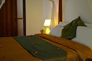 Suite, 1 queensize-seng | 1 soverom, sengetøy av topp kvalitet, safe på rommet og lydisolert