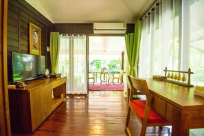 Deluxe Family Suite (6 Adults)