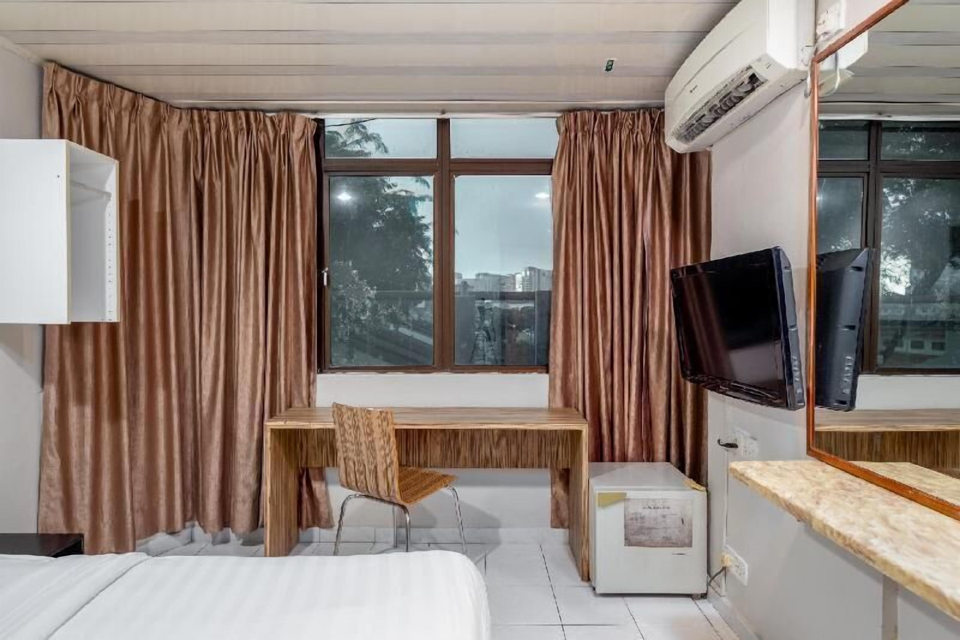 Desk, iron/ironing board, free WiFi