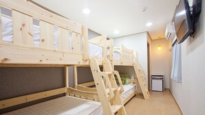 Chambre Familiale | Literie de qualité supérieure, fer et planche à repasser, Wi-Fi gratuit