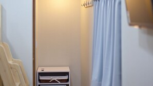 Chambre Familiale | Literie de qualité supérieure, fer et planche à repasser, Wi-Fi gratuit