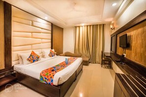 Deluxe Room | Minibar, soundproofing, iron/ironing board, cribs/infant beds