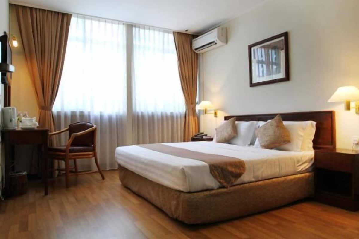 Ropa de cama de alta calidad, escritorio y cortinas blackout 