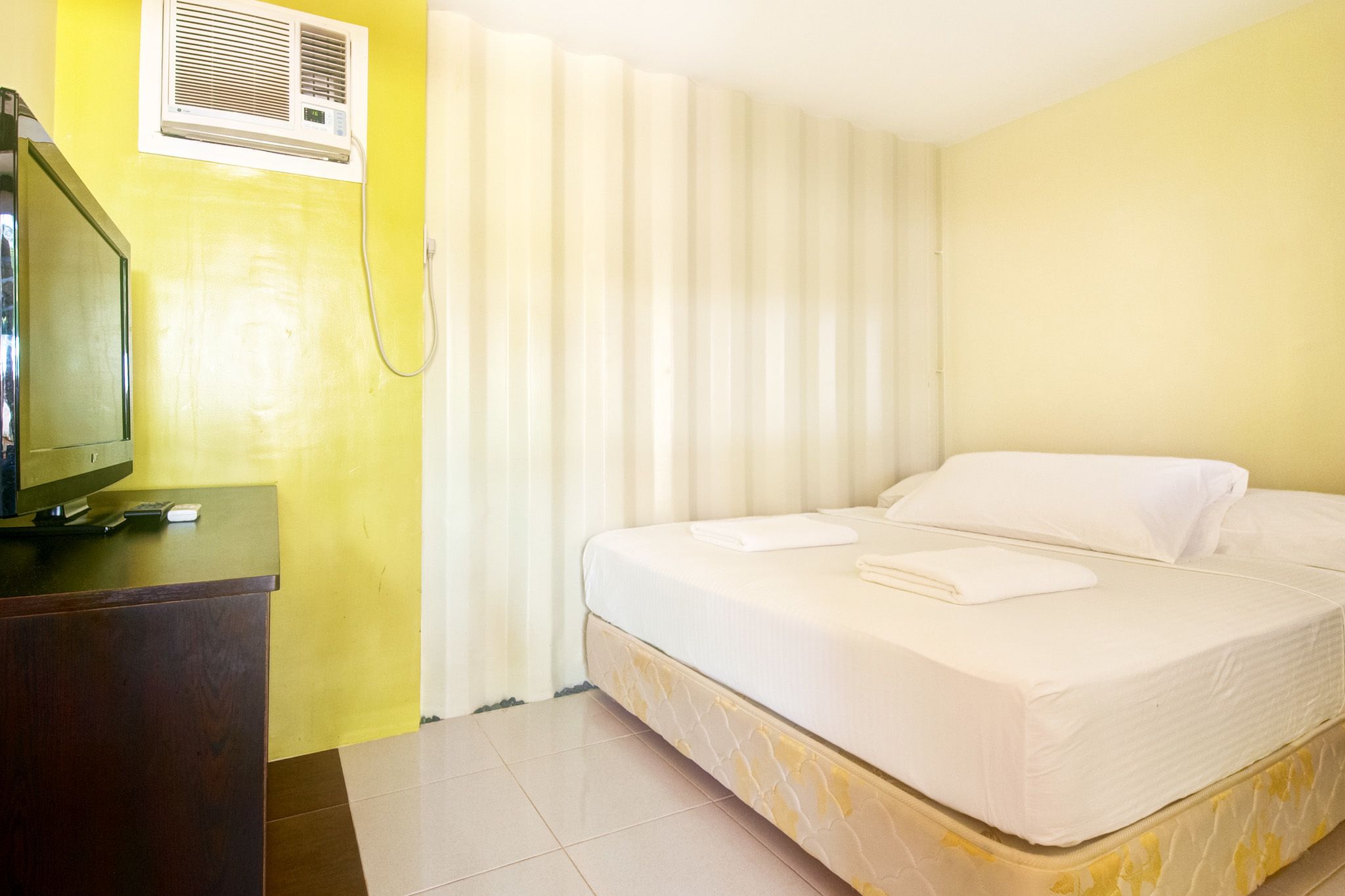 1 bedroom, premium bedding, in-room safe, laptop workspace