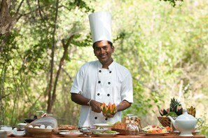 Outdoor dining - Mahoora - Yala by Eco Team (Kataragama)