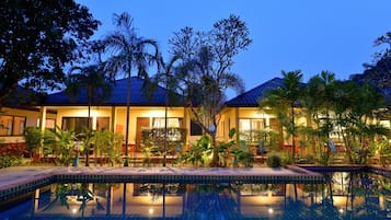 Outdoor pool, sun loungers