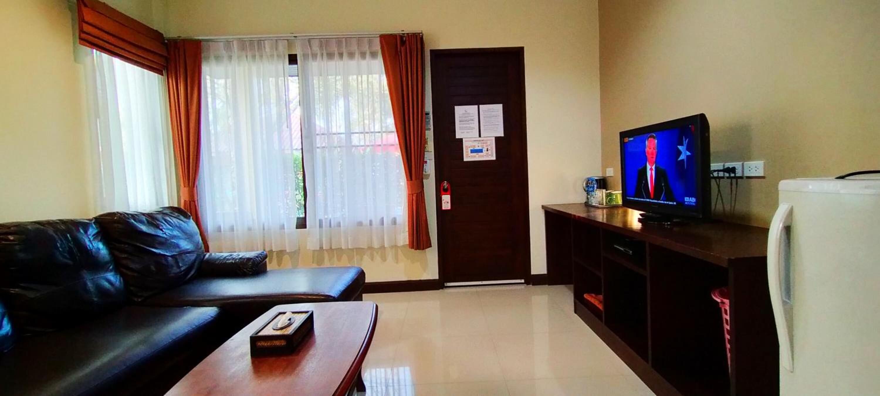 32-inch lcd tv with cable channels, tv, dvd player