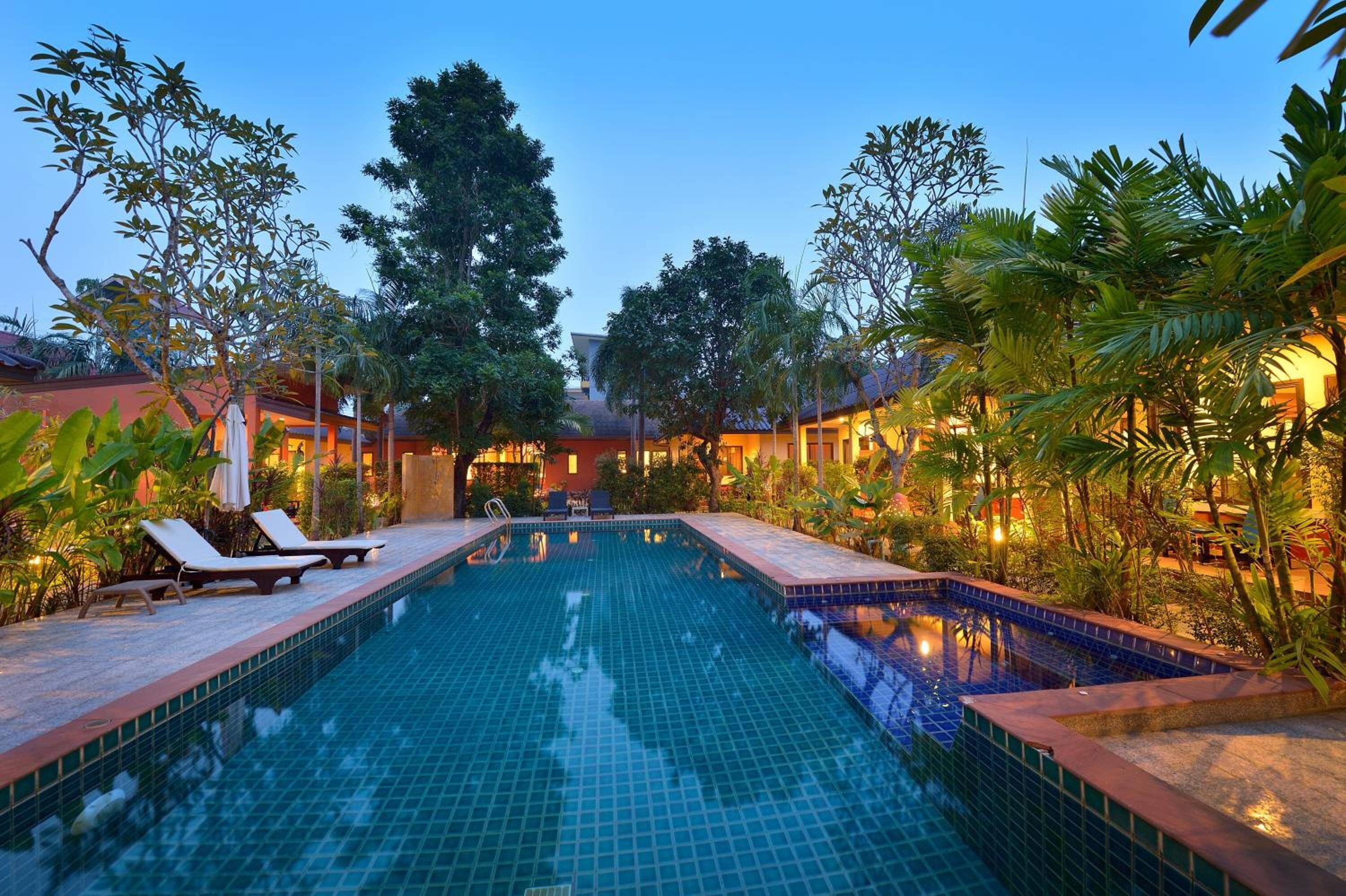 outdoor pool, pool loungers