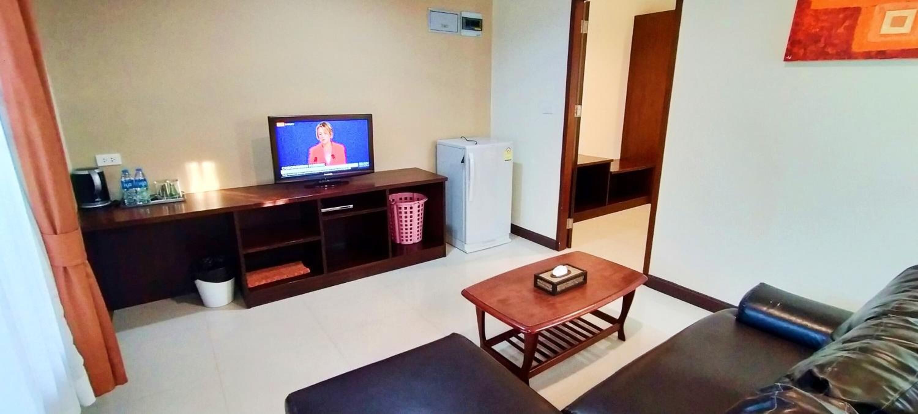 32-inch lcd tv with cable channels, tv, dvd player