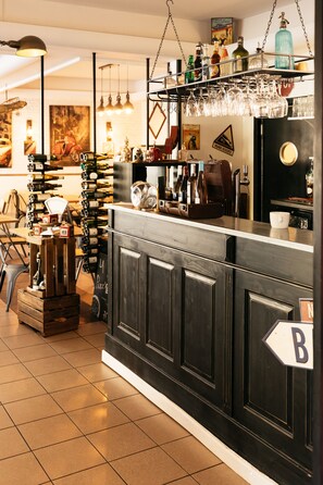 Lunch and dinner served  - Hotel La Voile (Locmariaquer)