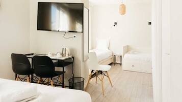 Chambre Quadruple | Coffres-forts dans les chambres, bureau