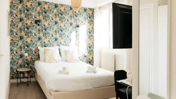 Værelse til 4 personer | 1 soveværelse, pengeskab på værelset, skrivebord, gratis ekstra senge