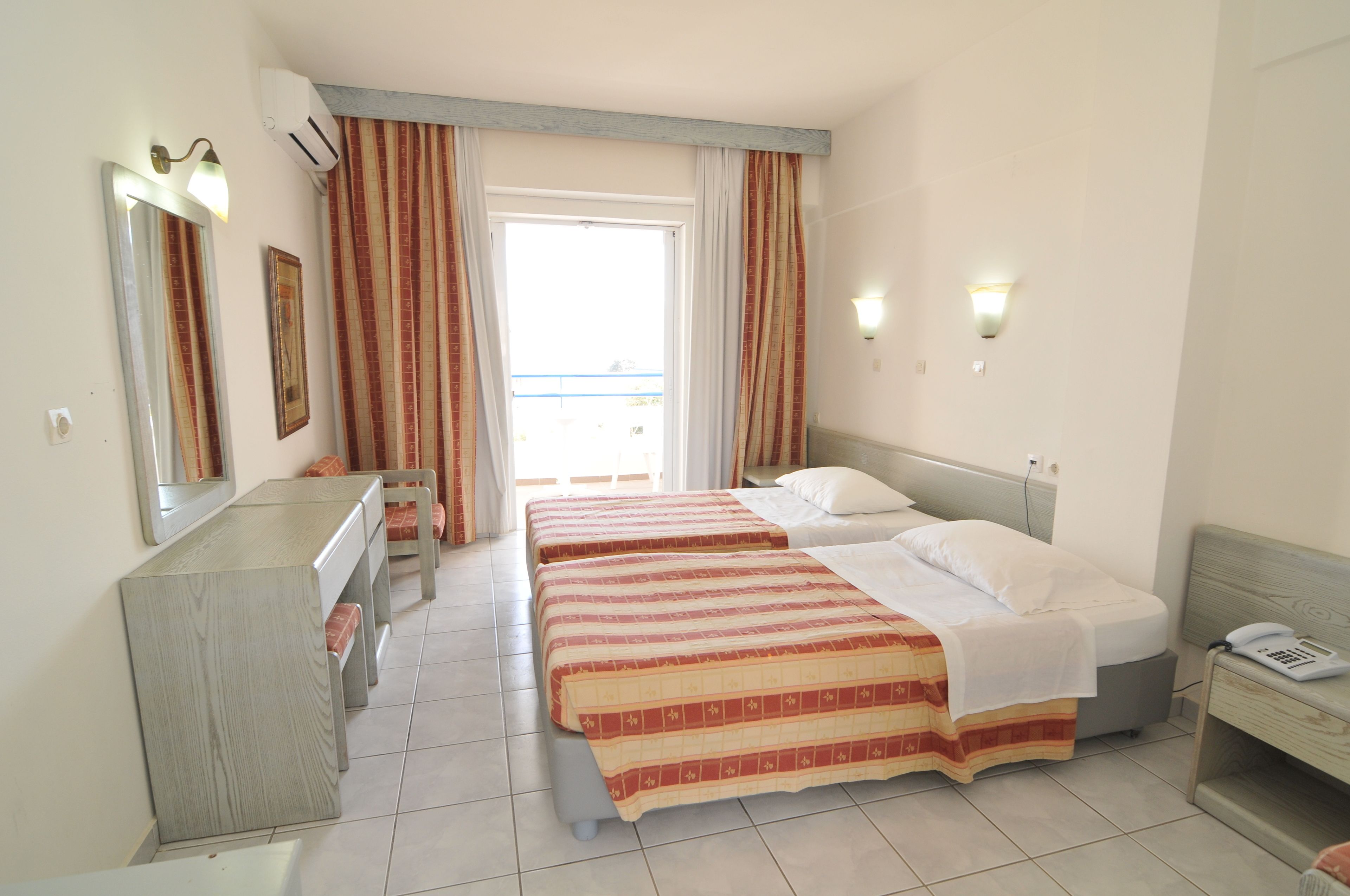 standard room | in-room safe, free wifi