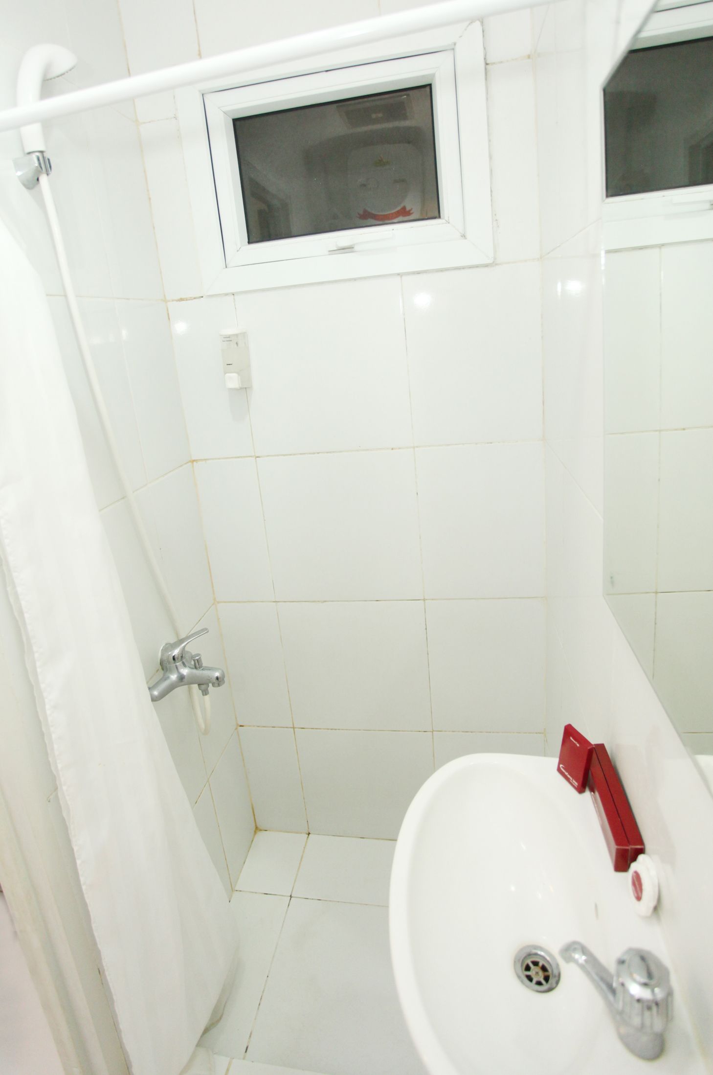 shower, free toiletries, towels