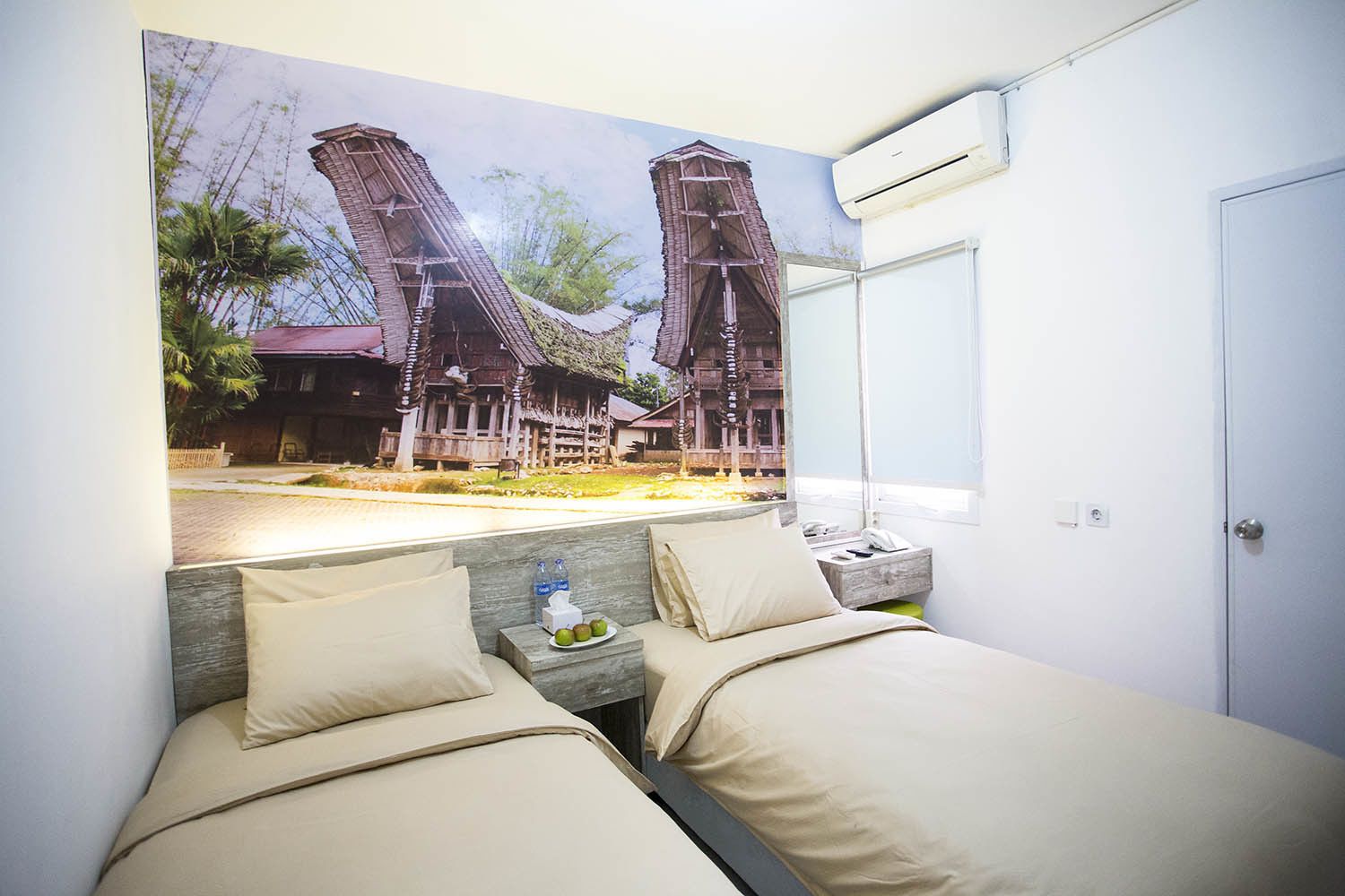 premium bedding, desk, free wifi, bed sheets