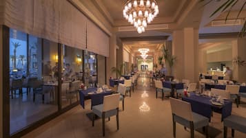 Petit déjeuner, déjeuner et dßner servis sur place