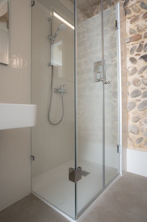 City Apartment | Bathroom