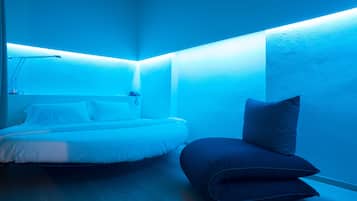 Quadrupla Design, 1 camera da letto | Lenzuola Frette, copriletto in piuma