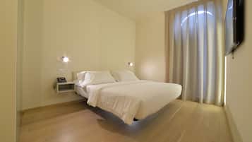 Habitación cuádruple de diseño, 1 habitación | Sábanas italianas Frette, edredones de plumas, cunas (de pago)