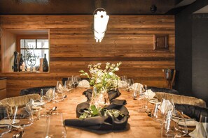 2 restaurants, Regional cuisine