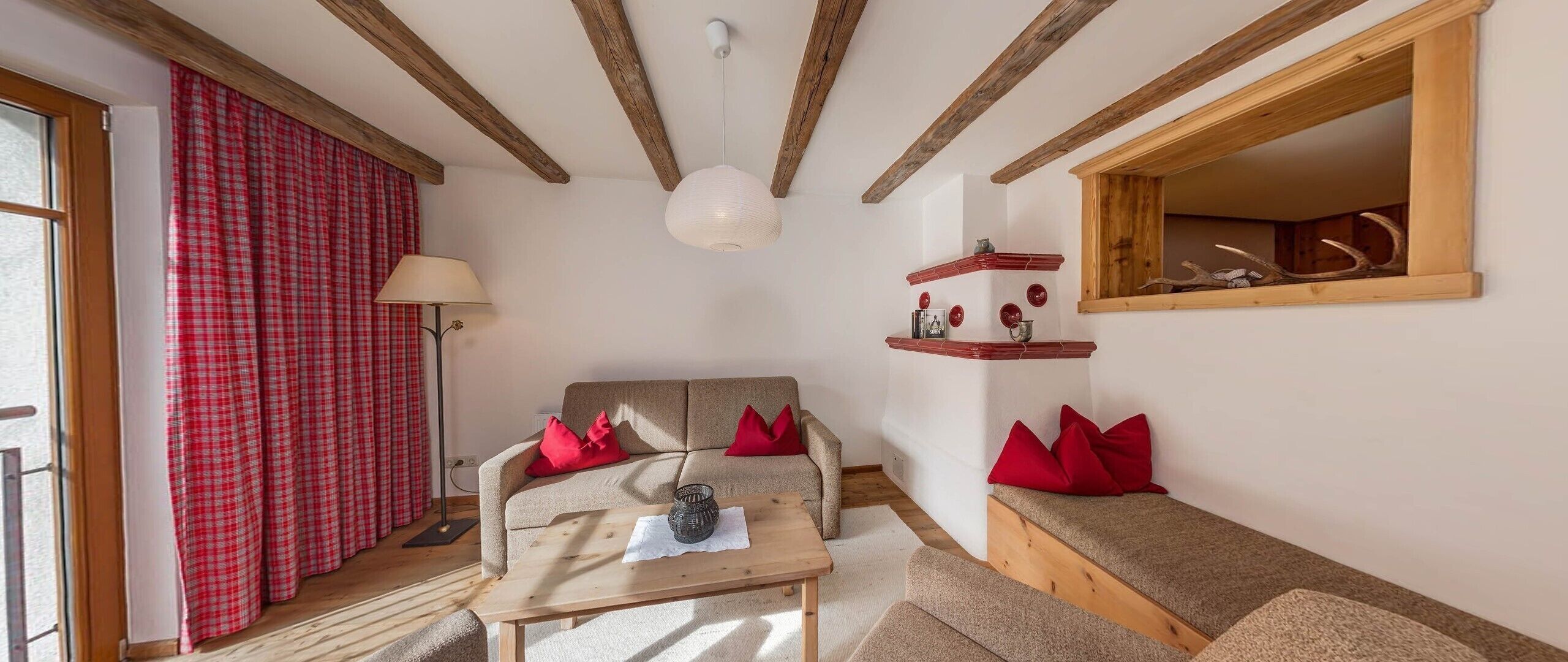 Suite (Zirbe) | Living area | Flat-screen TV