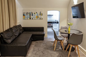 Deluxe-studio, keittiö (sleeps 3) | Silitysrauta/-lauta, ilmainen Wi-Fi, vuodevaatteet