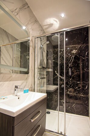 Deluxe Studio, 1 Double Bed with Sofa bed, Non Smoking | Bathroom | Shower, free toiletries, hair dryer, towels
