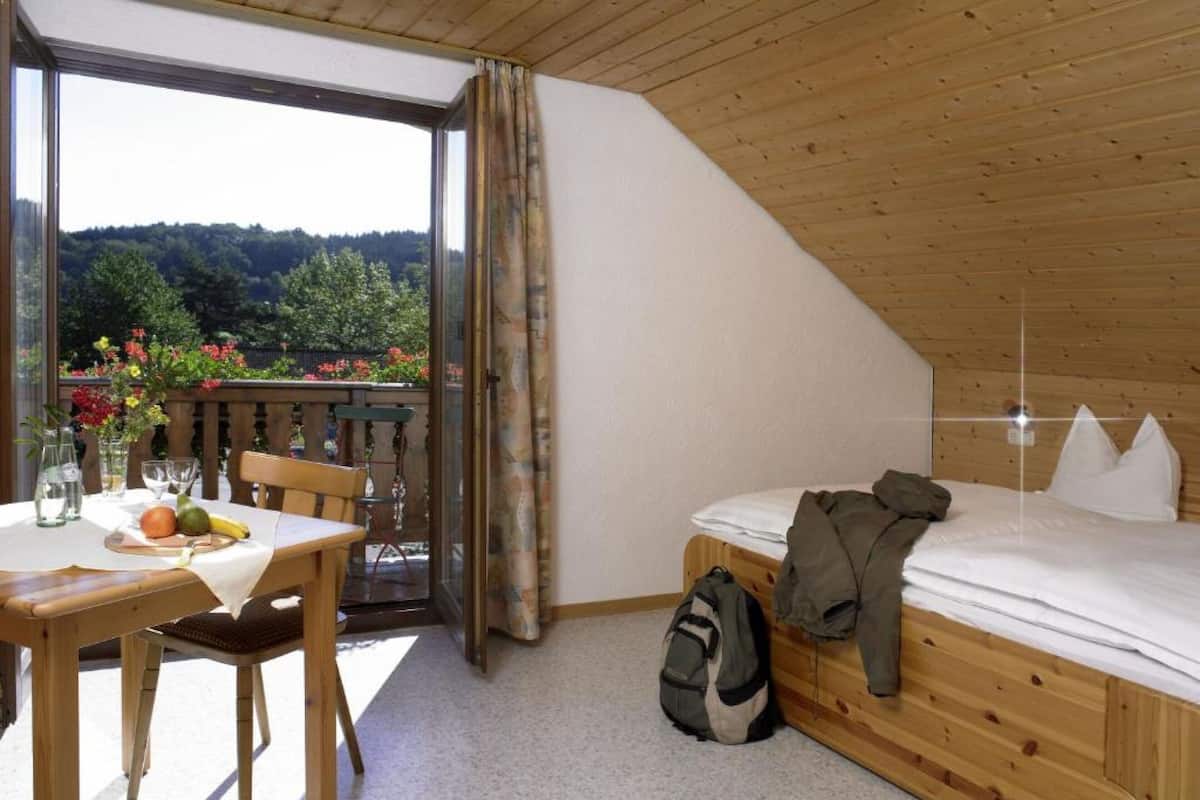 1 bedroom, cribs (surcharge), rollaway beds (surcharge), WiFi (free)
